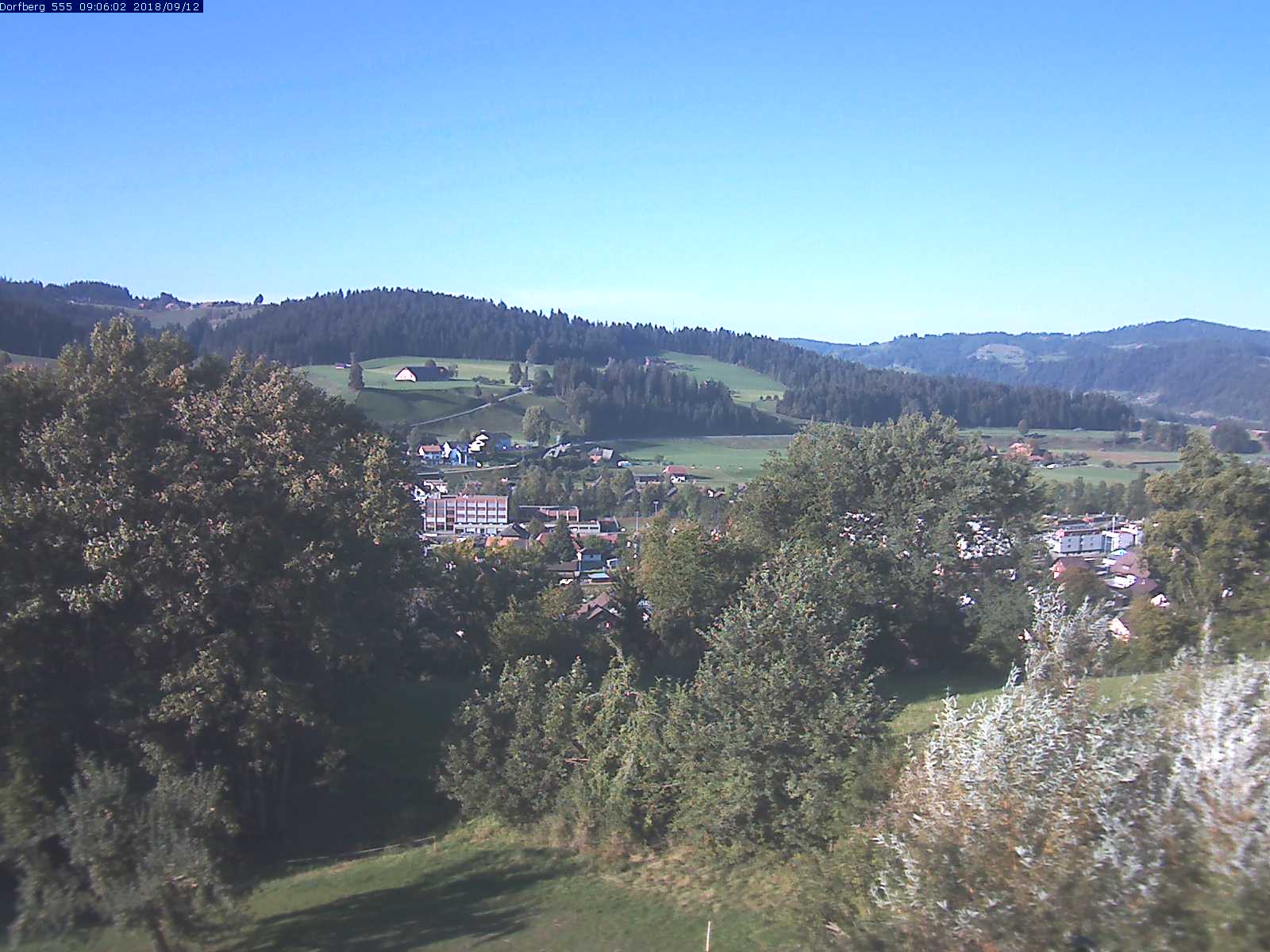 Webcam-Bild: Aussicht vom Dorfberg in Langnau 20180912-090601