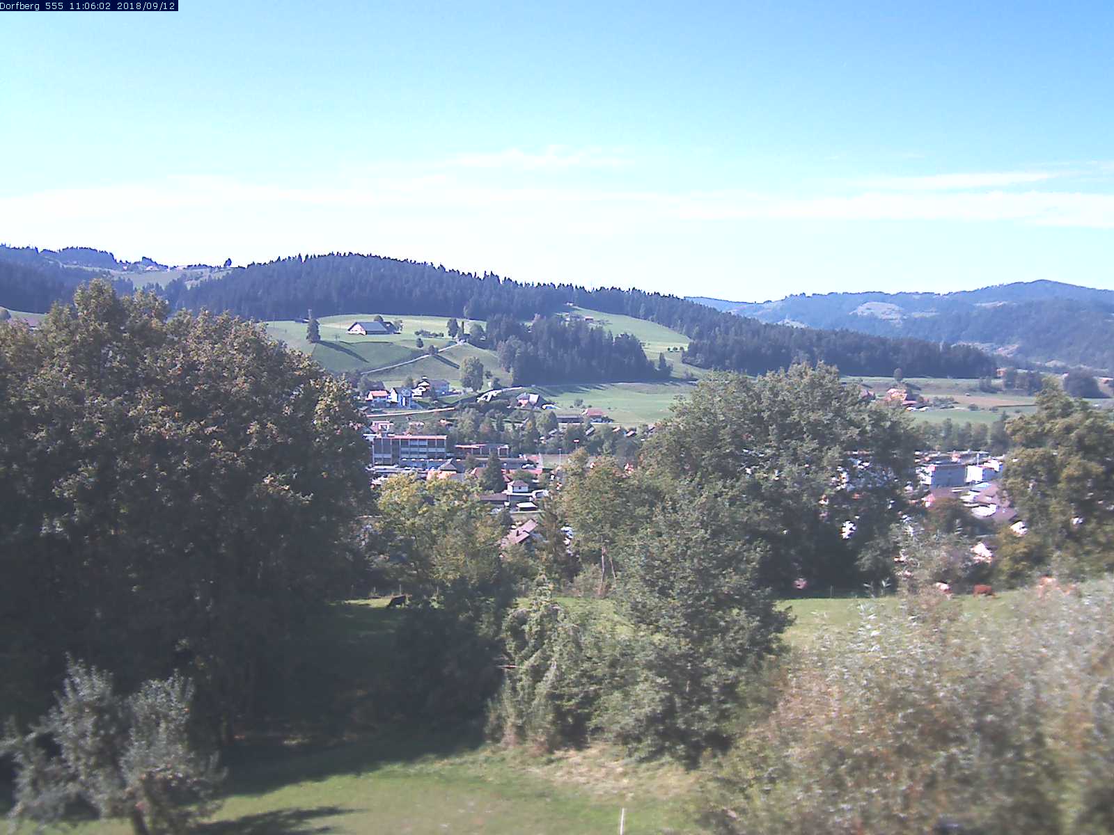 Webcam-Bild: Aussicht vom Dorfberg in Langnau 20180912-110601