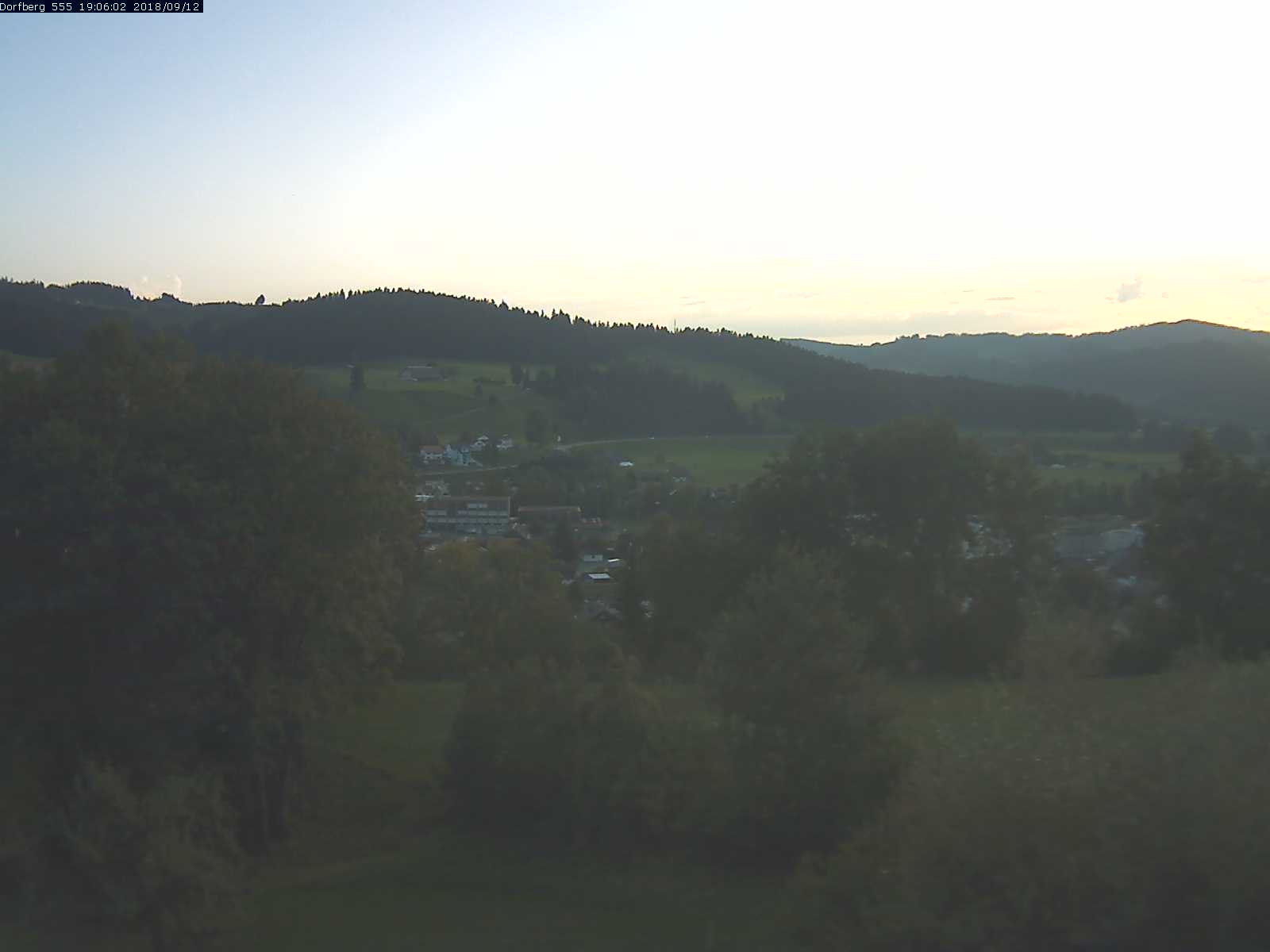 Webcam-Bild: Aussicht vom Dorfberg in Langnau 20180912-190601
