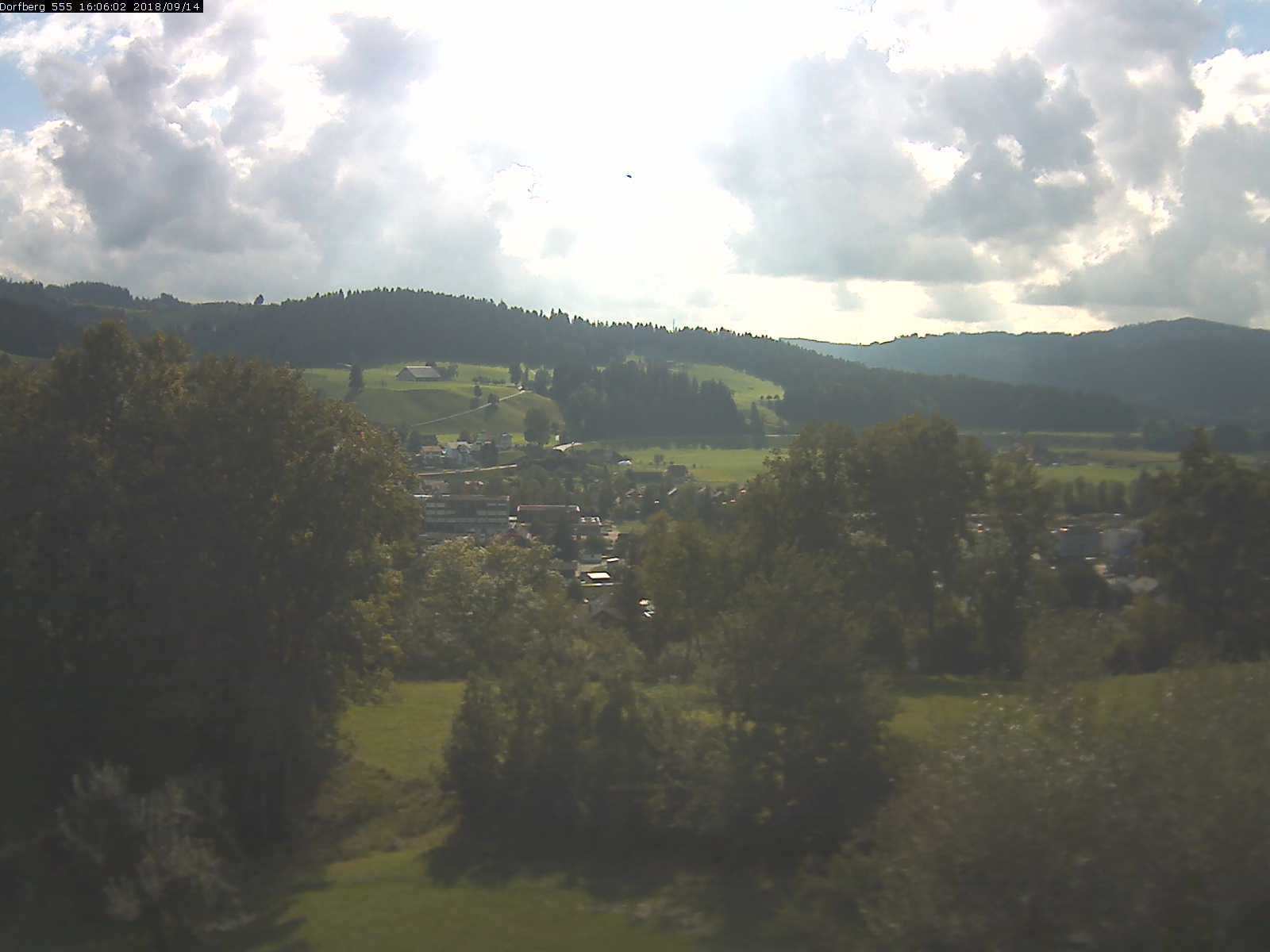 Webcam-Bild: Aussicht vom Dorfberg in Langnau 20180914-160601