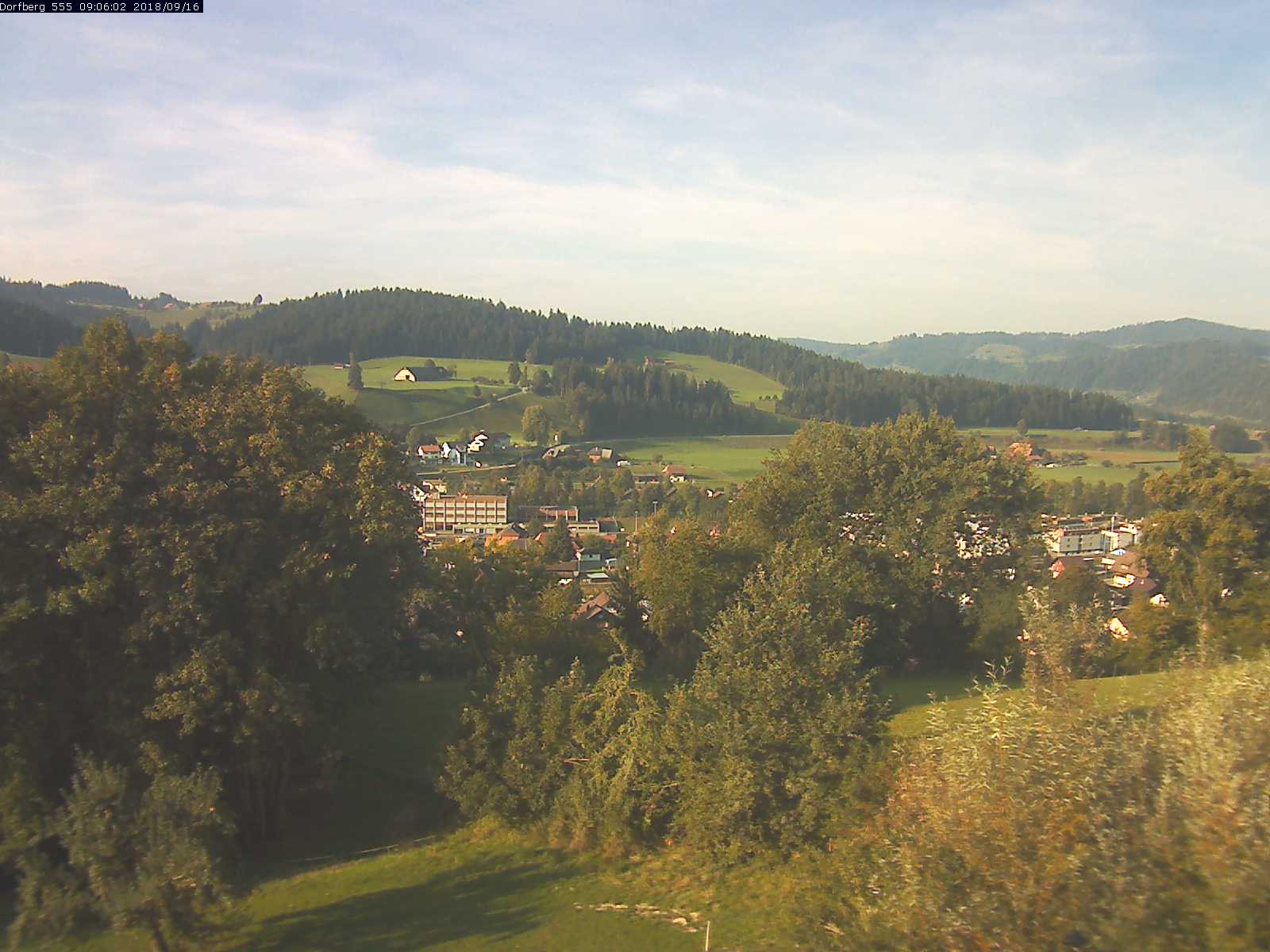 Webcam-Bild: Aussicht vom Dorfberg in Langnau 20180916-090601