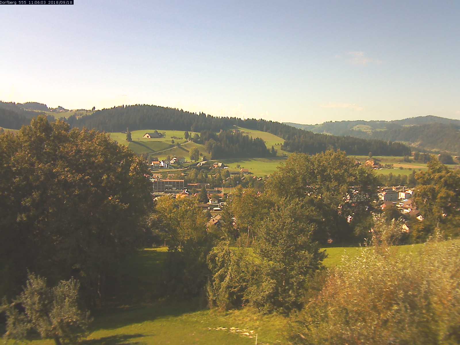 Webcam-Bild: Aussicht vom Dorfberg in Langnau 20180918-110601