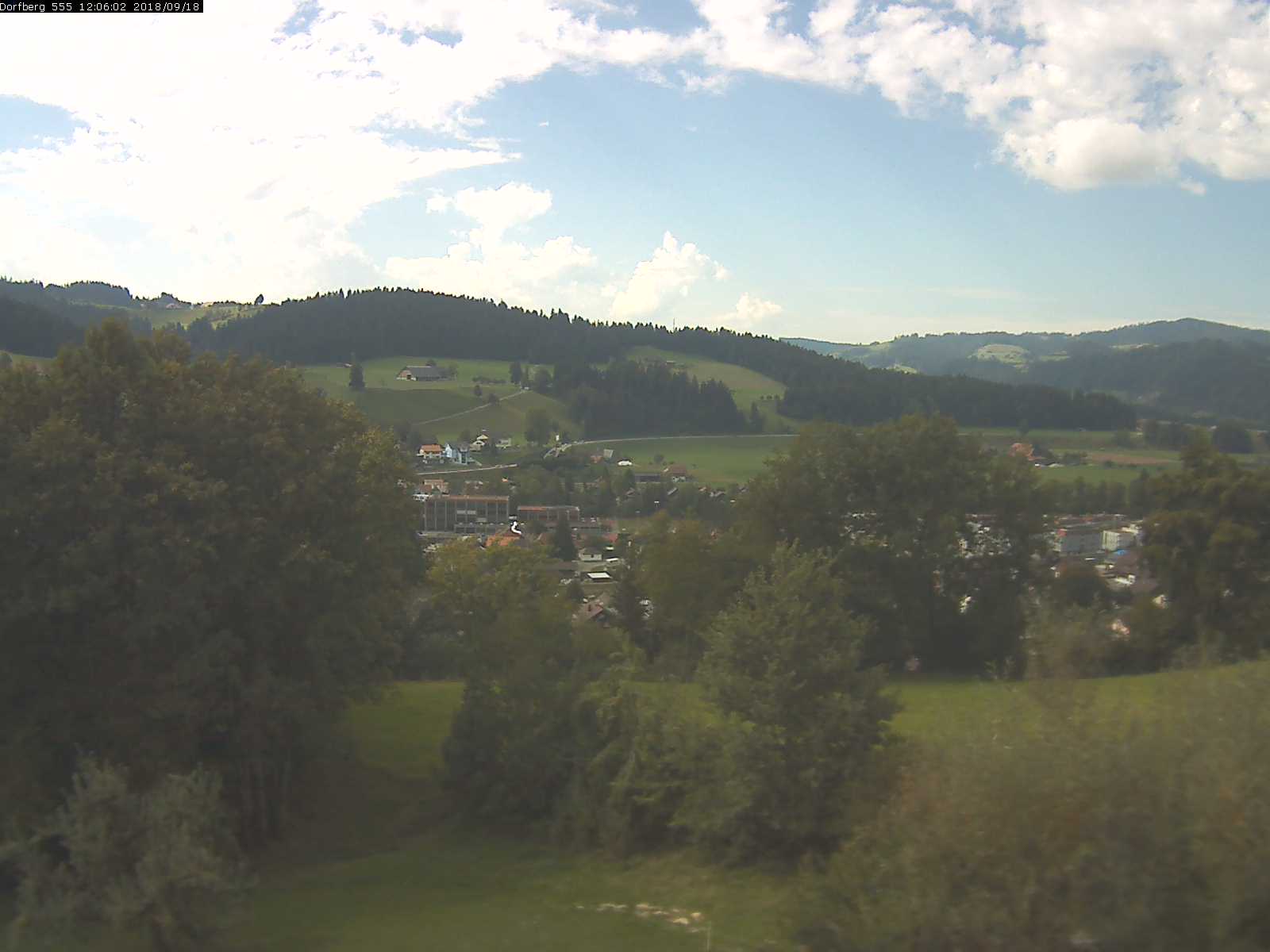 Webcam-Bild: Aussicht vom Dorfberg in Langnau 20180918-120601