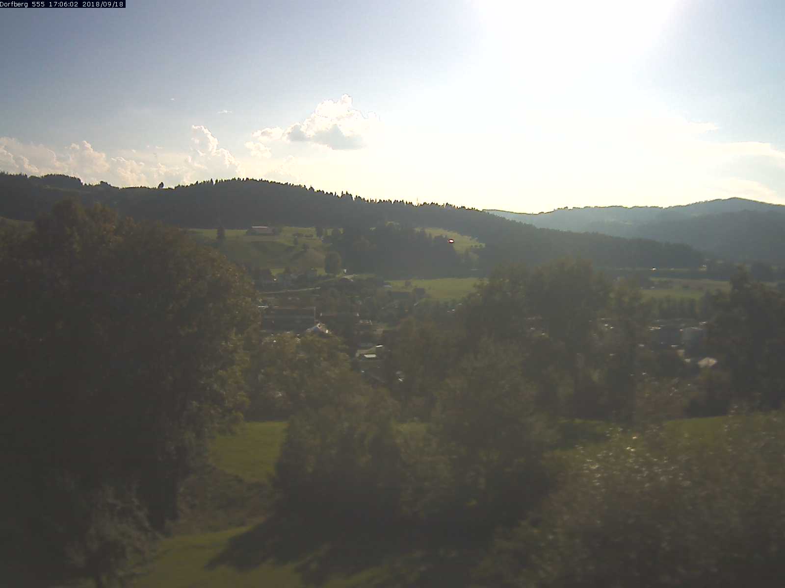 Webcam-Bild: Aussicht vom Dorfberg in Langnau 20180918-170601