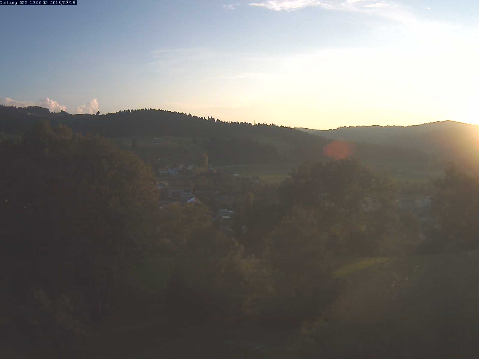 Webcam-Bild: Aussicht vom Dorfberg in Langnau 20180918-190601