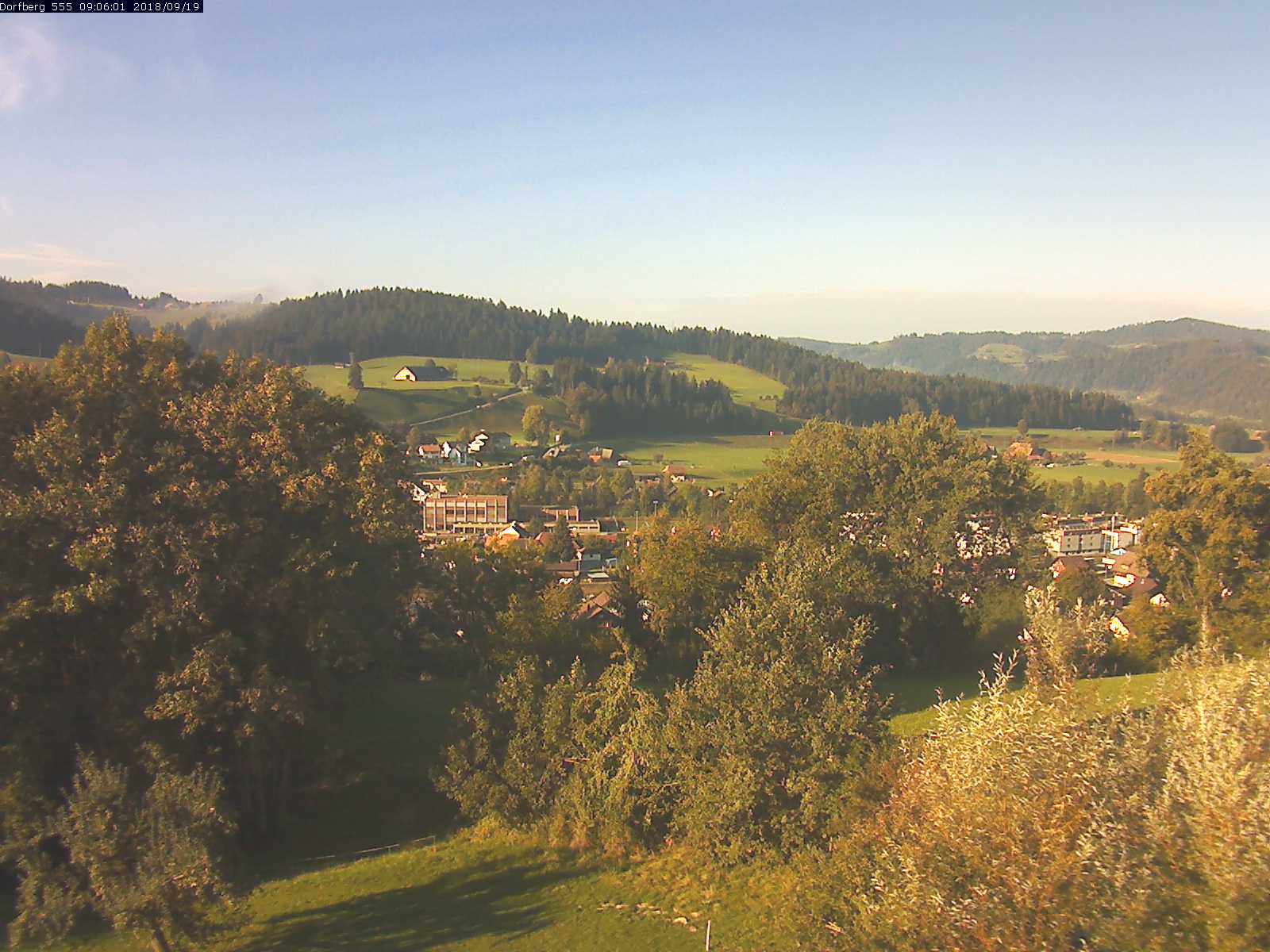 Webcam-Bild: Aussicht vom Dorfberg in Langnau 20180919-090601