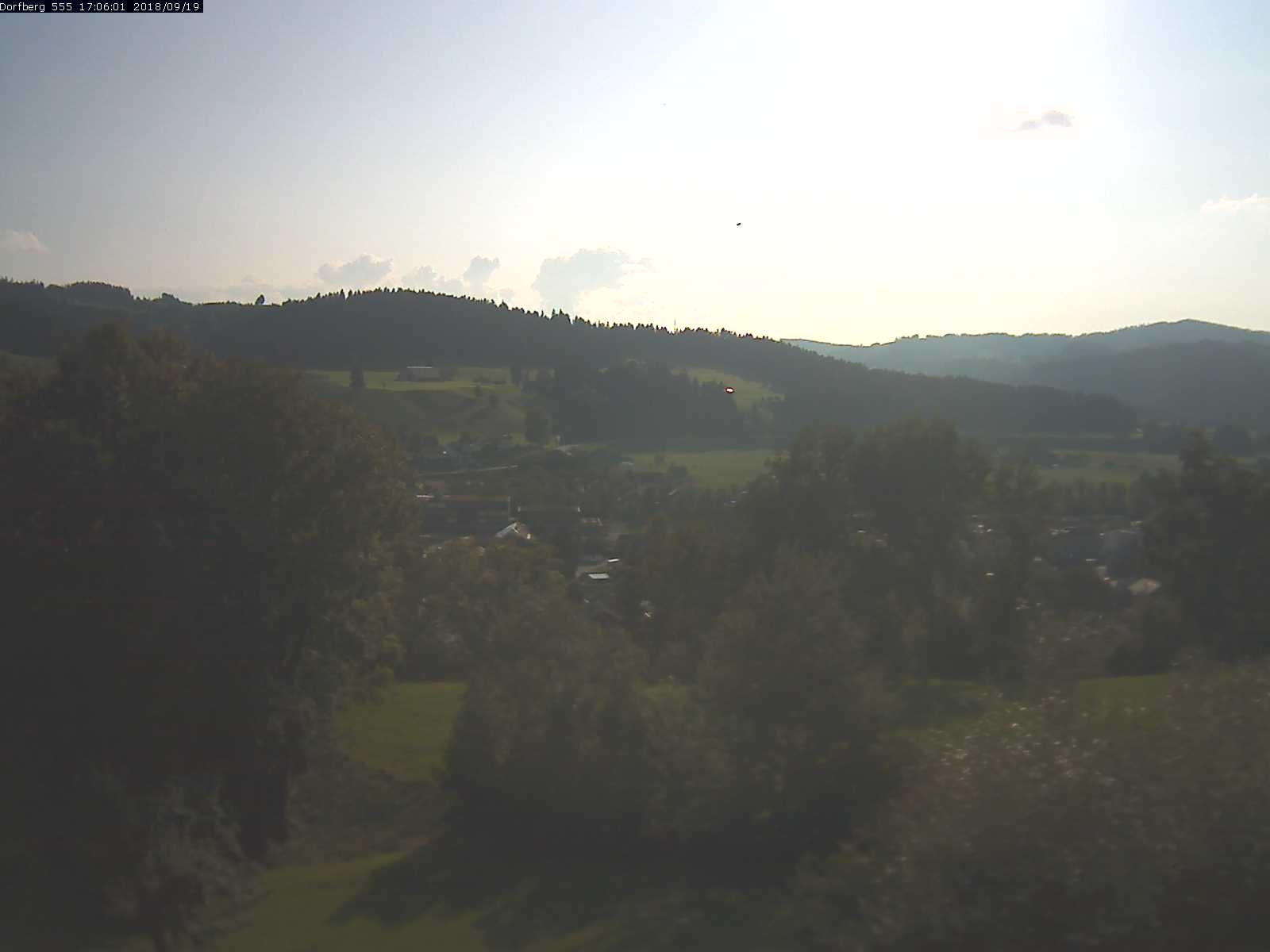 Webcam-Bild: Aussicht vom Dorfberg in Langnau 20180919-170601