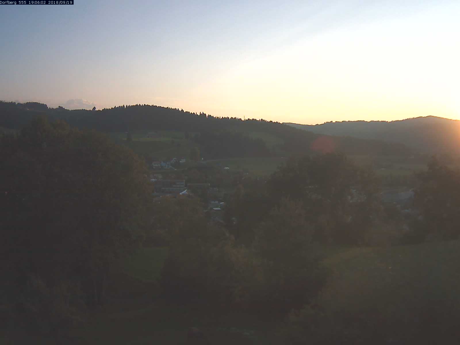 Webcam-Bild: Aussicht vom Dorfberg in Langnau 20180919-190601