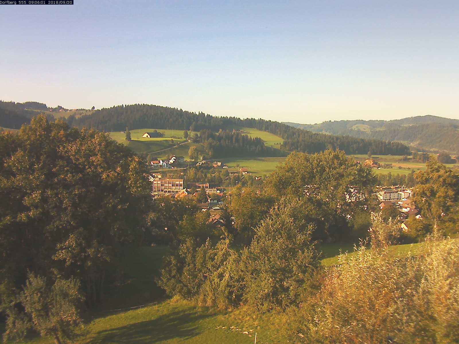 Webcam-Bild: Aussicht vom Dorfberg in Langnau 20180920-090601