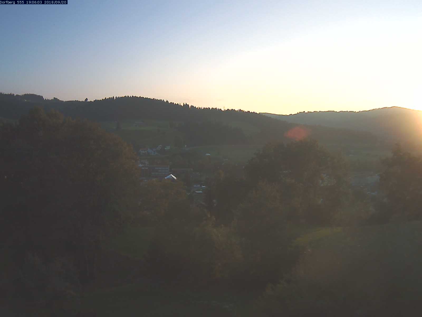 Webcam-Bild: Aussicht vom Dorfberg in Langnau 20180920-190601