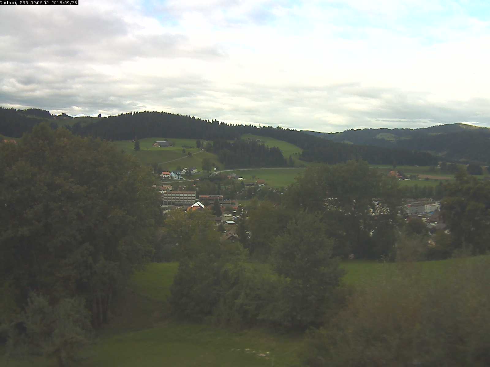 Webcam-Bild: Aussicht vom Dorfberg in Langnau 20180923-090601