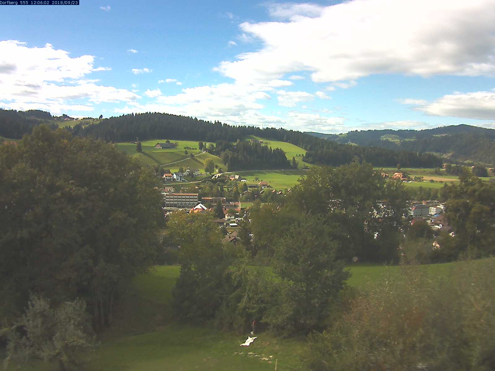 Webcam-Bild: Aussicht vom Dorfberg in Langnau 20180923-120601