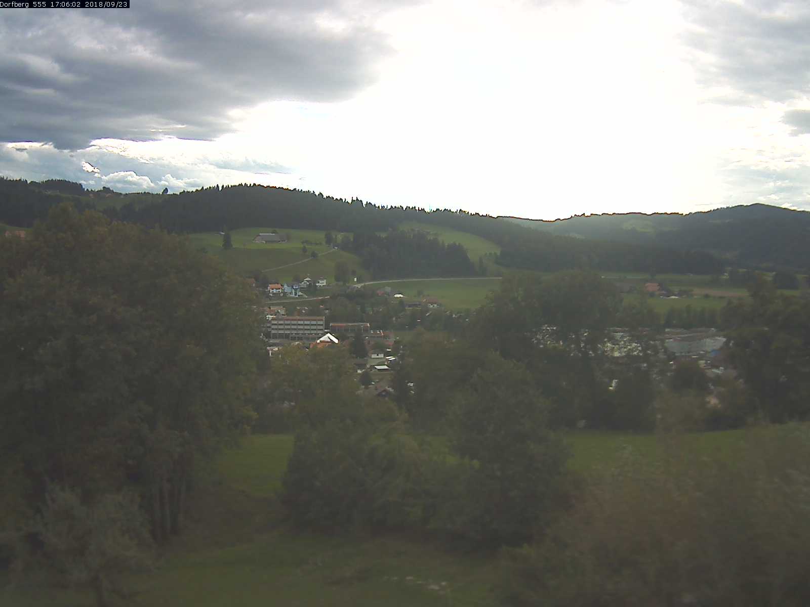 Webcam-Bild: Aussicht vom Dorfberg in Langnau 20180923-170601