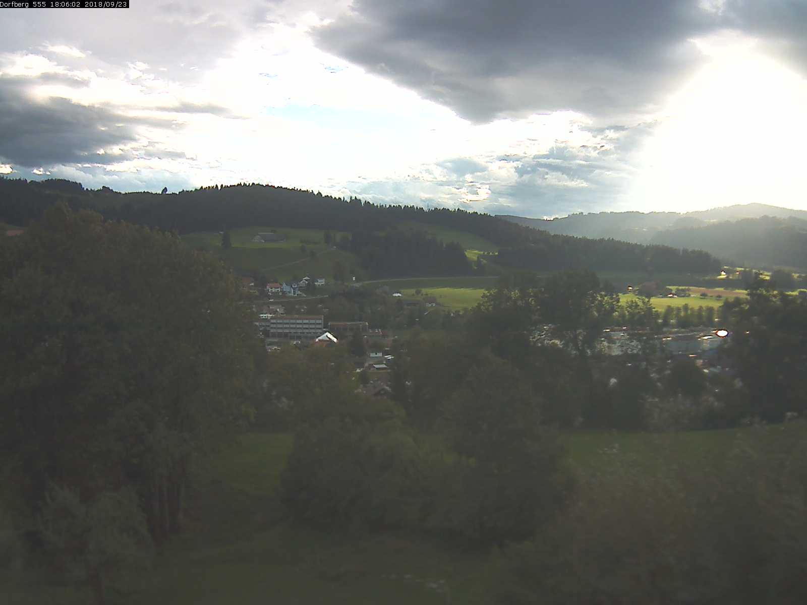 Webcam-Bild: Aussicht vom Dorfberg in Langnau 20180923-180601