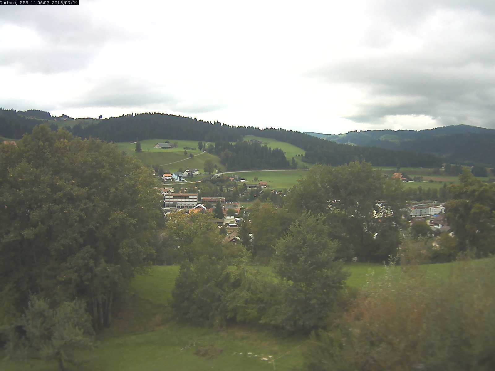 Webcam-Bild: Aussicht vom Dorfberg in Langnau 20180924-110601