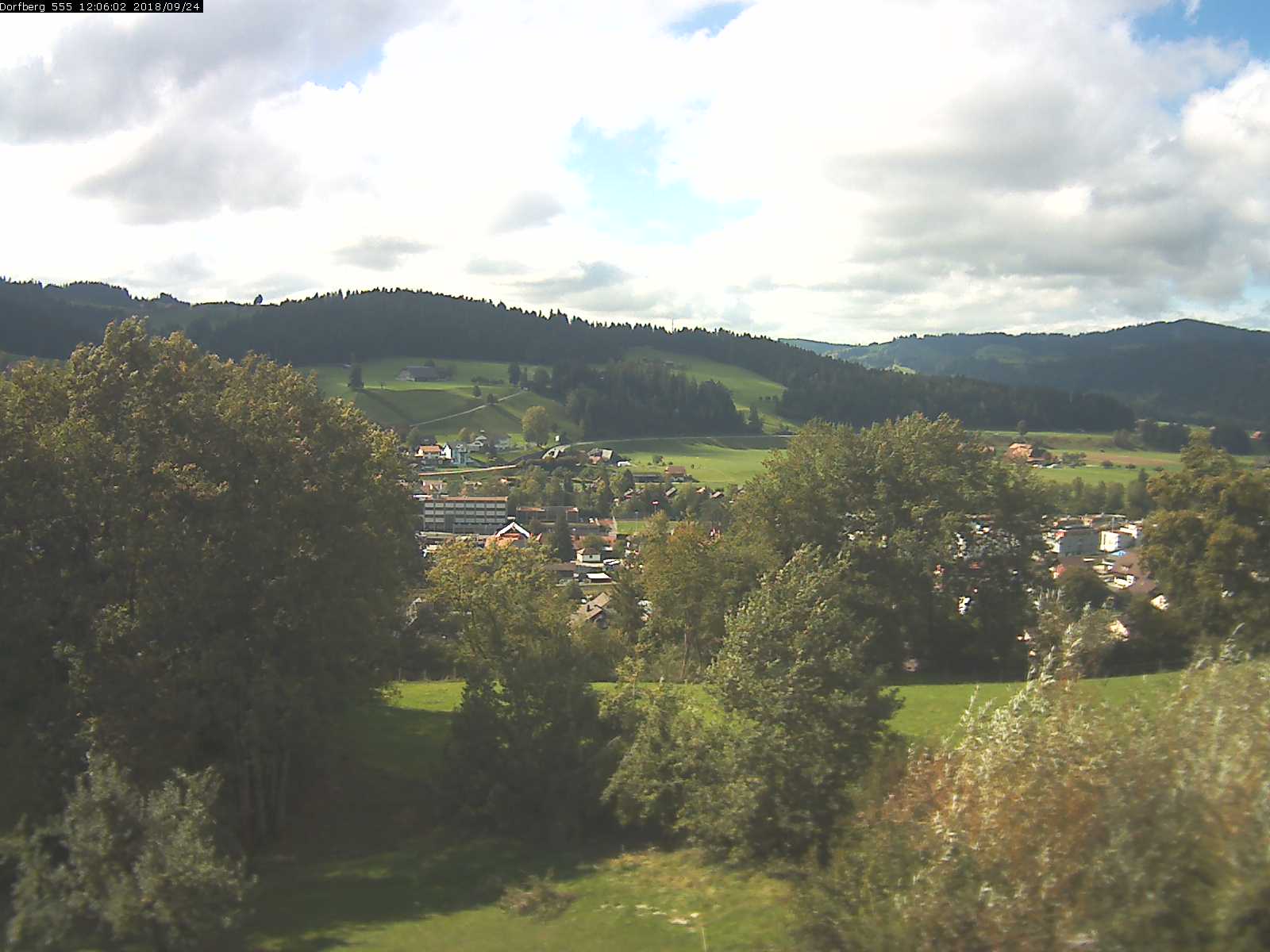 Webcam-Bild: Aussicht vom Dorfberg in Langnau 20180924-120601