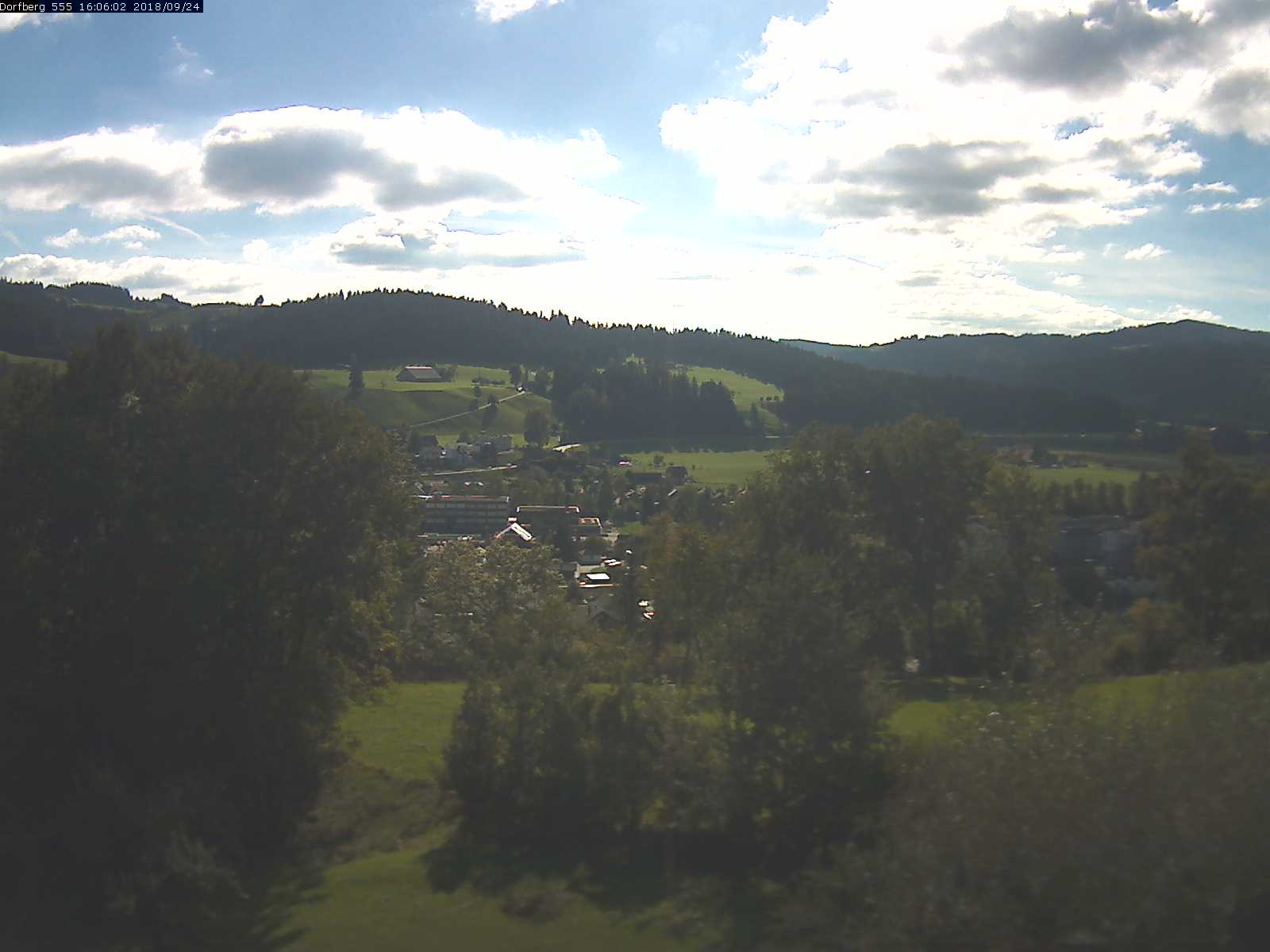 Webcam-Bild: Aussicht vom Dorfberg in Langnau 20180924-160601