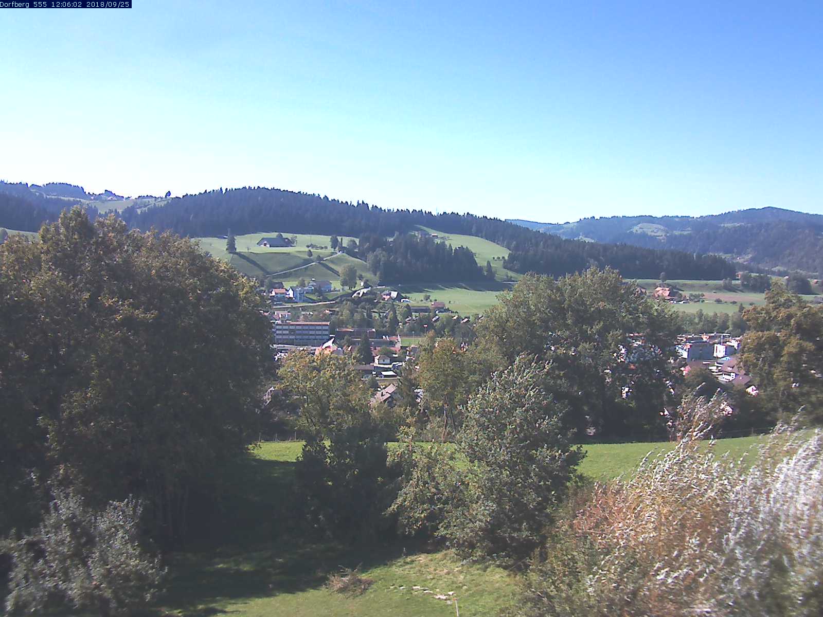 Webcam-Bild: Aussicht vom Dorfberg in Langnau 20180925-120601