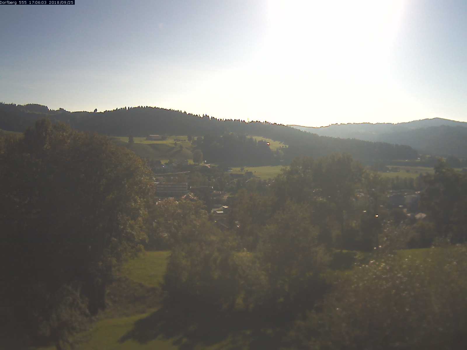 Webcam-Bild: Aussicht vom Dorfberg in Langnau 20180925-170601