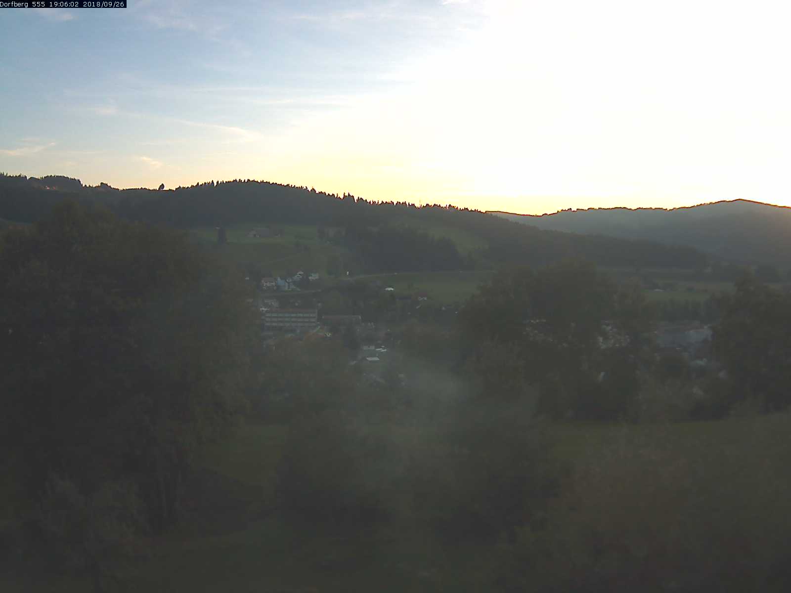 Webcam-Bild: Aussicht vom Dorfberg in Langnau 20180926-190601