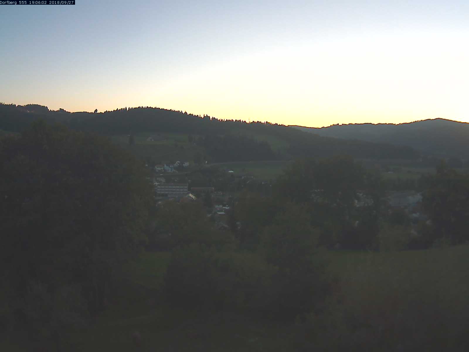 Webcam-Bild: Aussicht vom Dorfberg in Langnau 20180927-190602