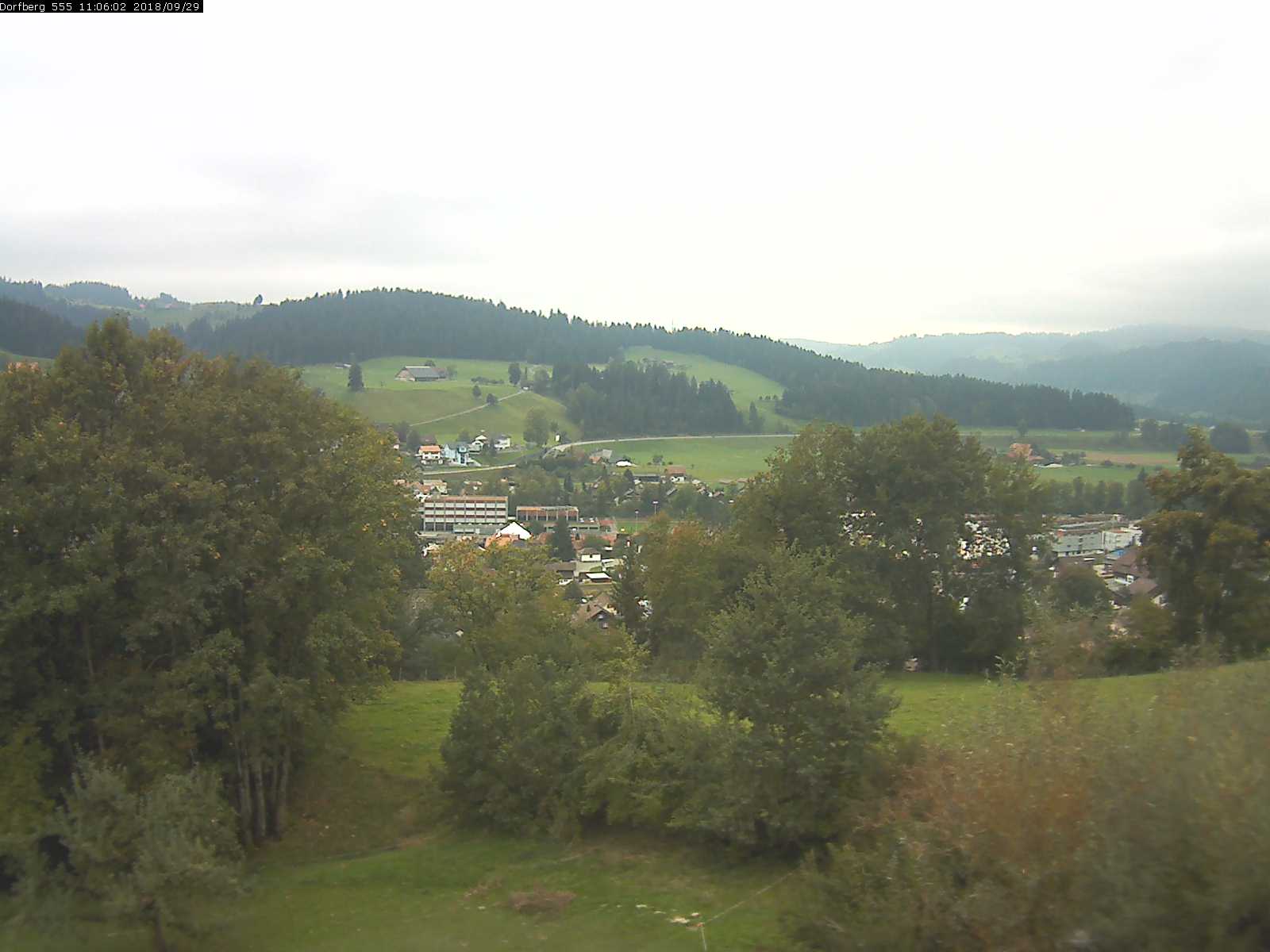 Webcam-Bild: Aussicht vom Dorfberg in Langnau 20180929-110601