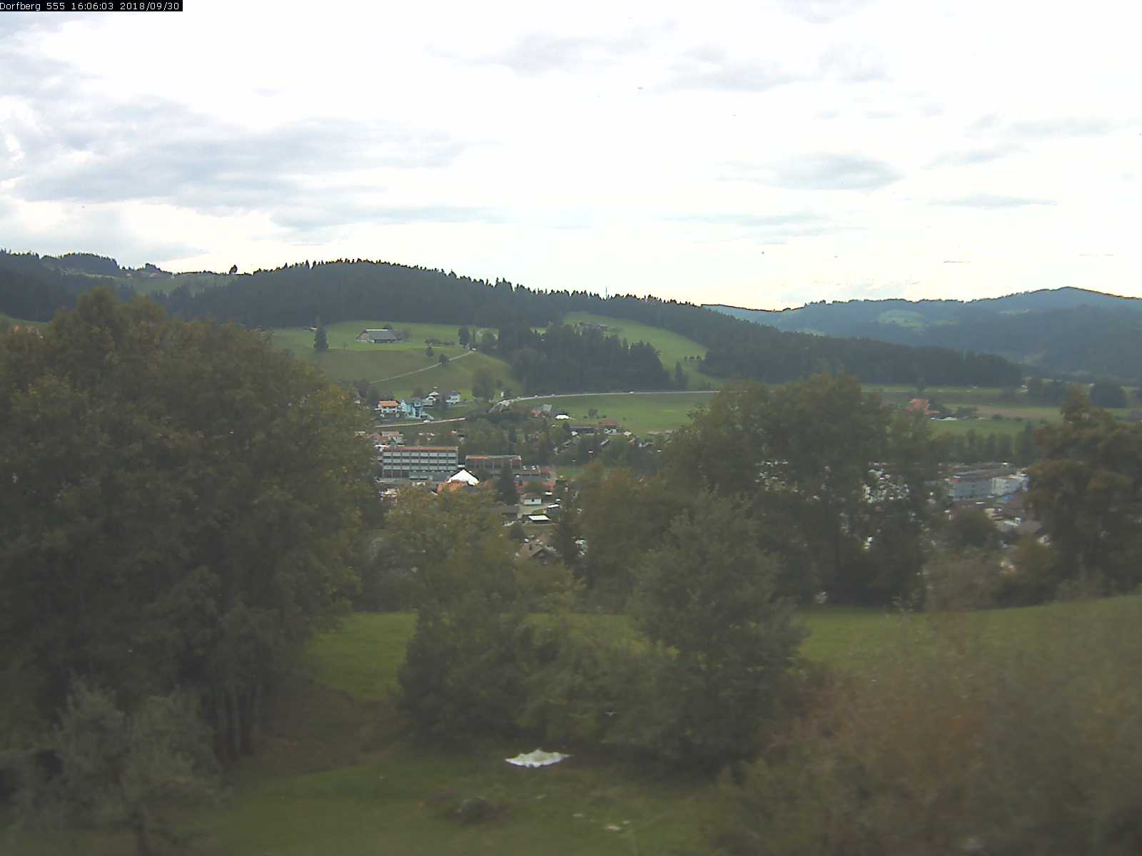 Webcam-Bild: Aussicht vom Dorfberg in Langnau 20180930-160601