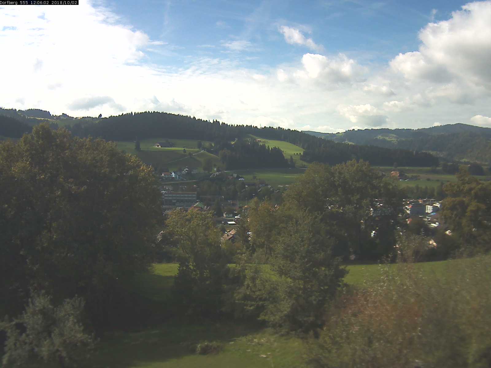 Webcam-Bild: Aussicht vom Dorfberg in Langnau 20181002-120601