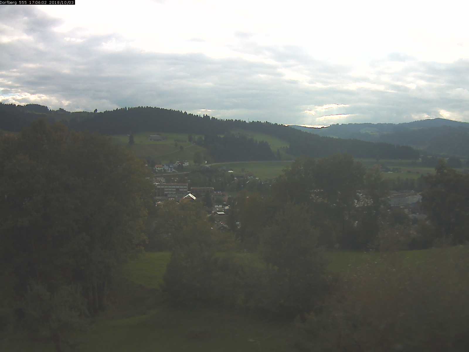 Webcam-Bild: Aussicht vom Dorfberg in Langnau 20181003-170601
