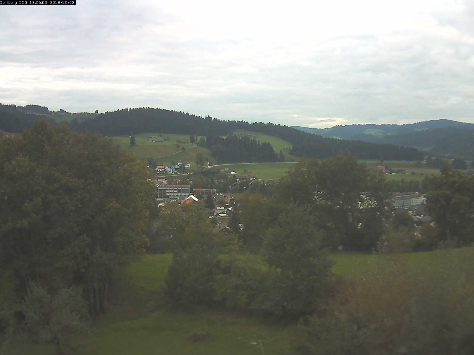 Webcam-Bild: Aussicht vom Dorfberg in Langnau 20181003-180601