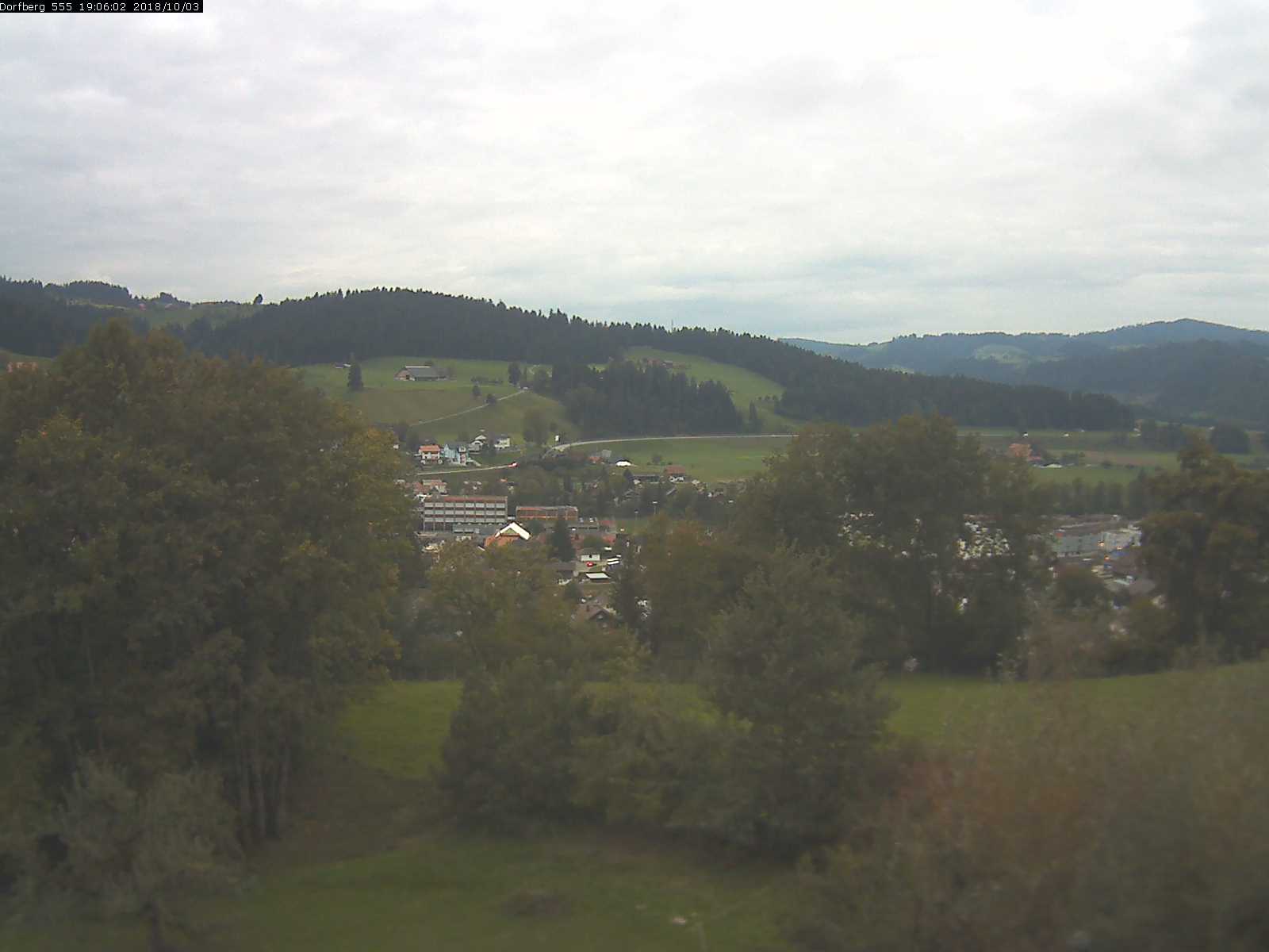 Webcam-Bild: Aussicht vom Dorfberg in Langnau 20181003-190601