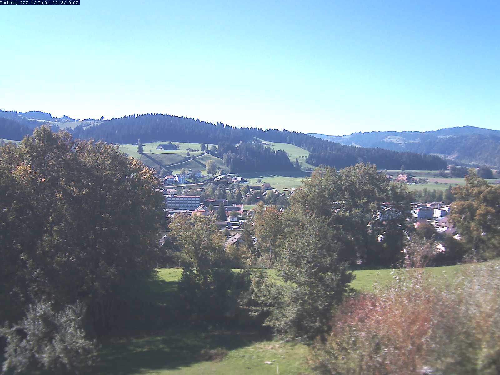 Webcam-Bild: Aussicht vom Dorfberg in Langnau 20181005-120601
