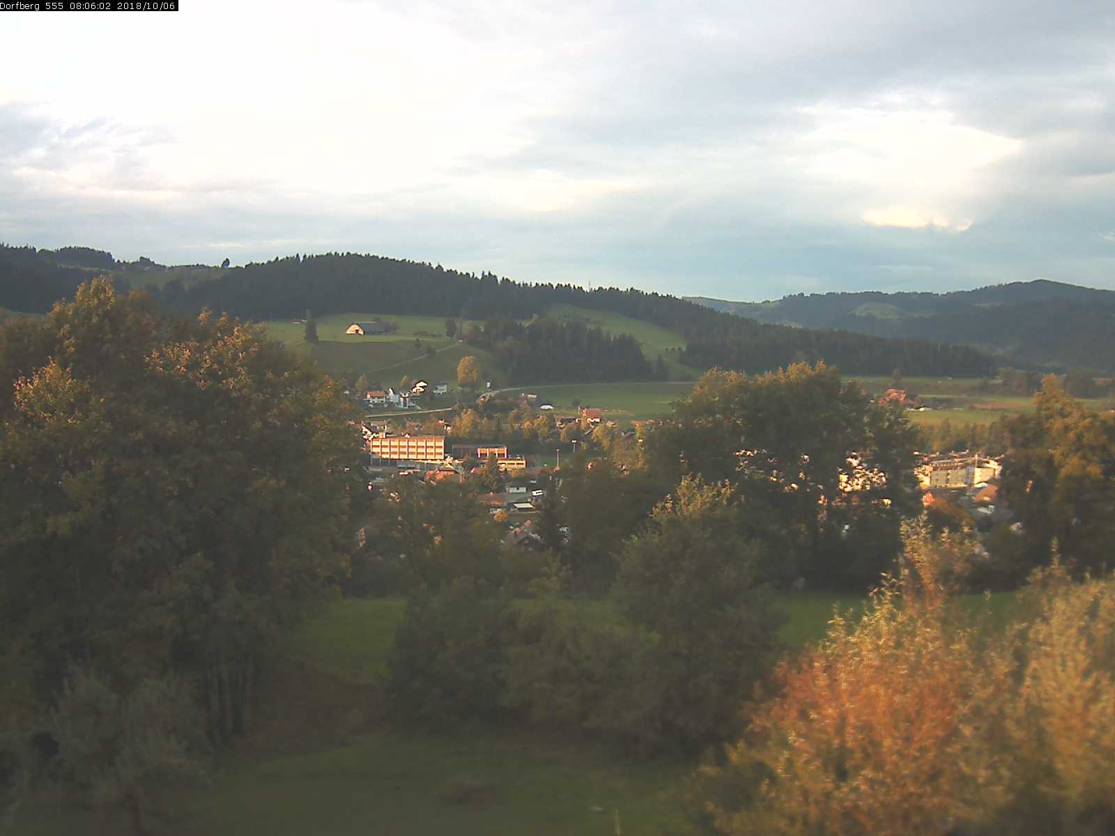Webcam-Bild: Aussicht vom Dorfberg in Langnau 20181006-080601