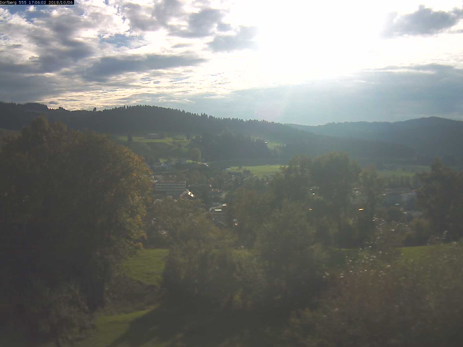 Webcam-Bild: Aussicht vom Dorfberg in Langnau 20181006-170601