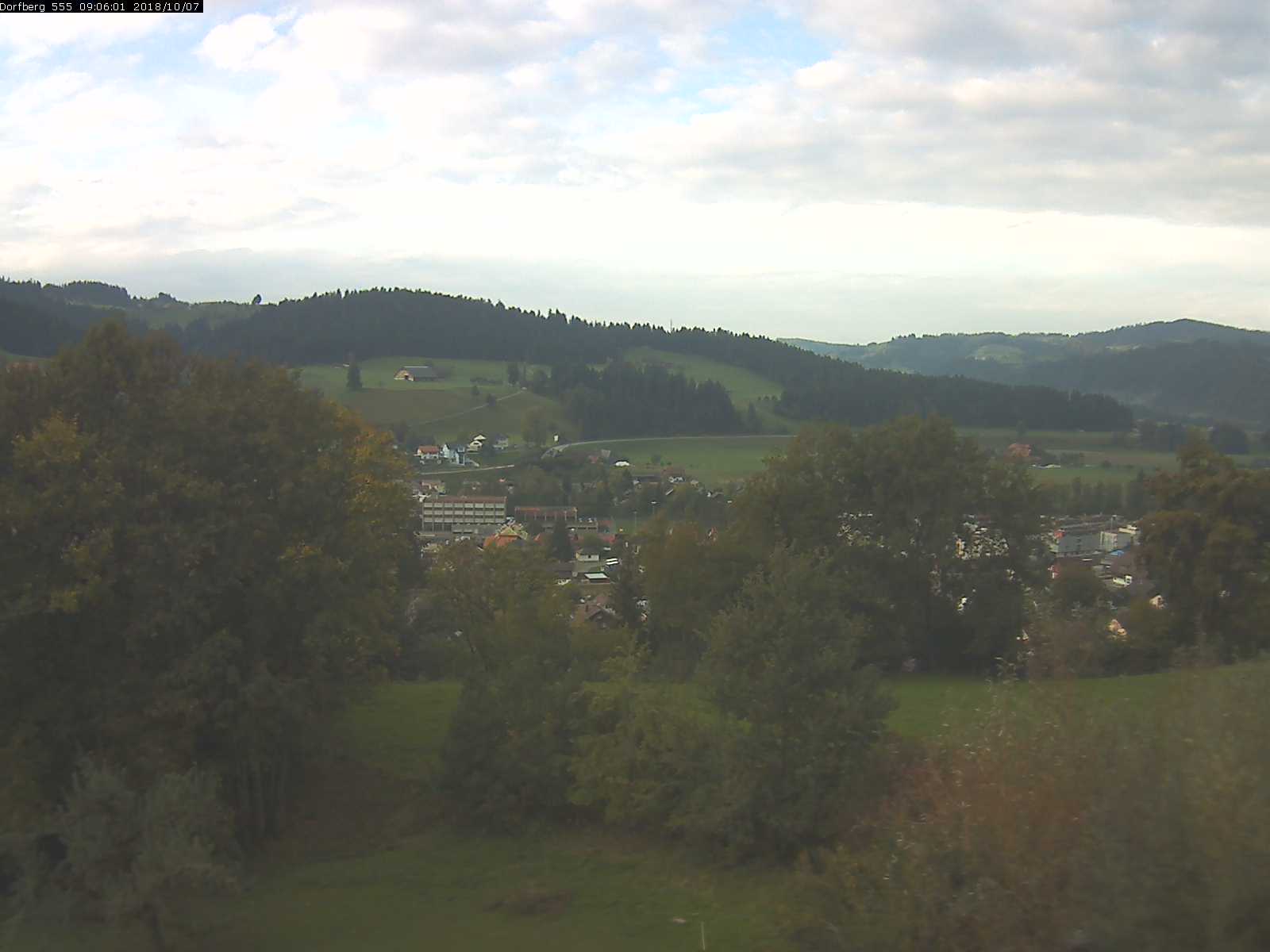 Webcam-Bild: Aussicht vom Dorfberg in Langnau 20181007-090601