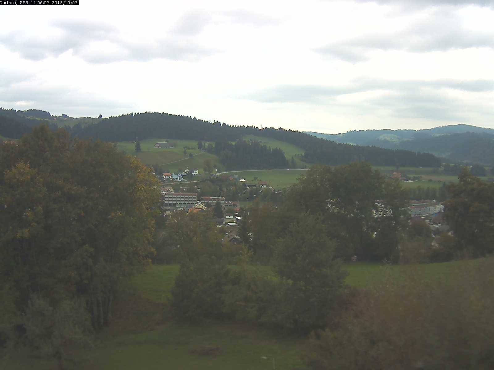 Webcam-Bild: Aussicht vom Dorfberg in Langnau 20181007-110601