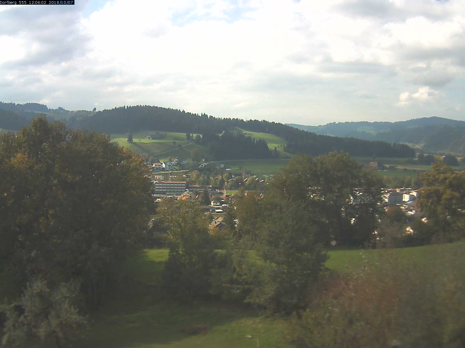 Webcam-Bild: Aussicht vom Dorfberg in Langnau 20181007-120601
