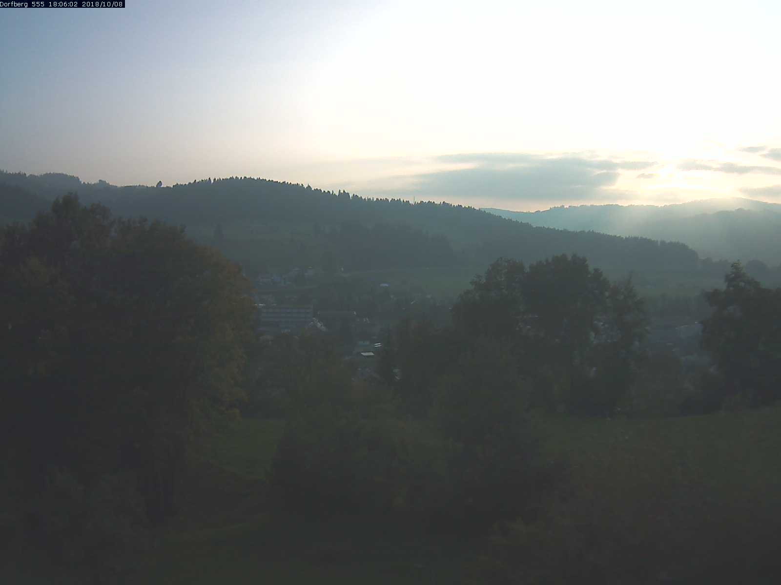 Webcam-Bild: Aussicht vom Dorfberg in Langnau 20181008-180601