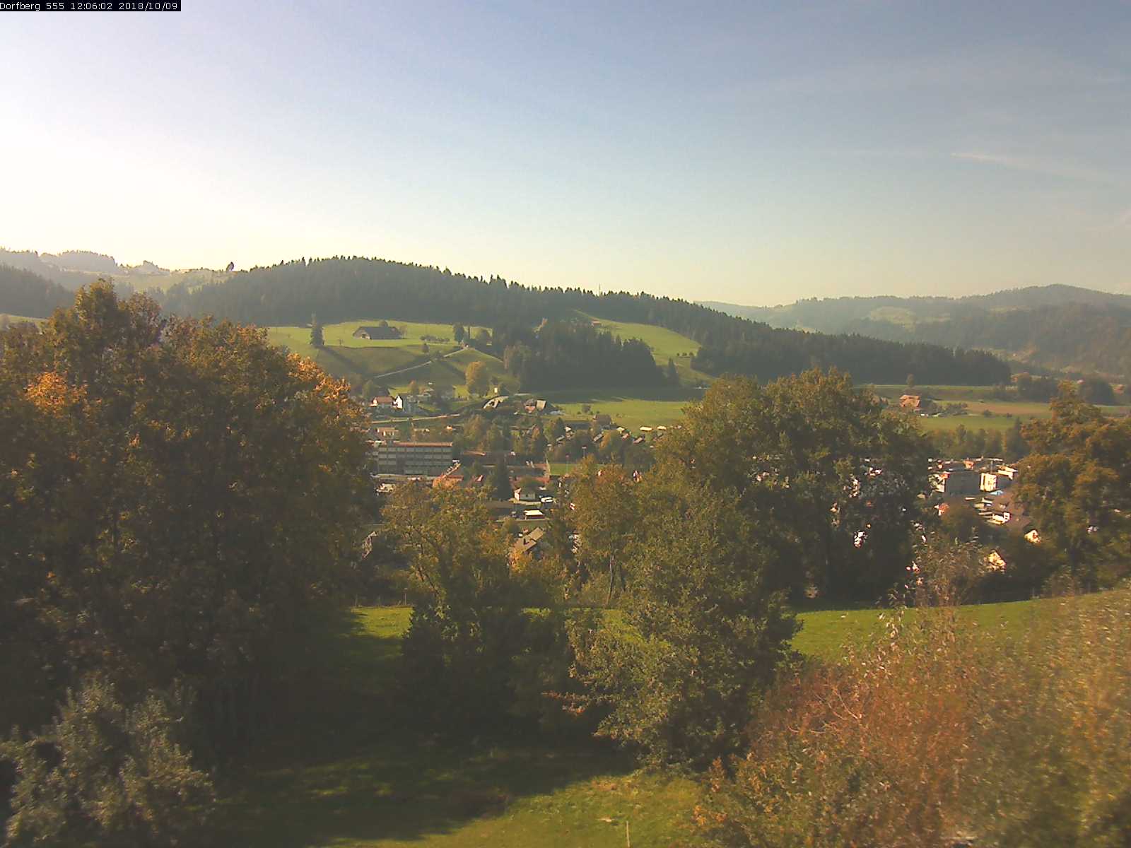 Webcam-Bild: Aussicht vom Dorfberg in Langnau 20181009-120601
