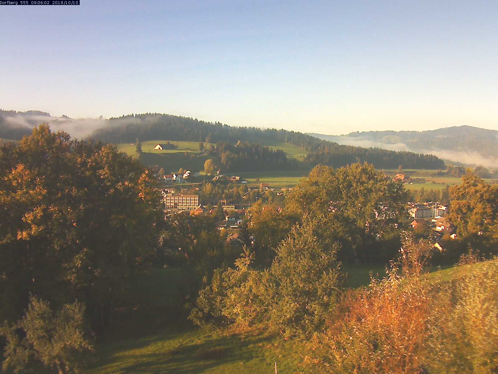 Webcam-Bild: Aussicht vom Dorfberg in Langnau 20181010-090601