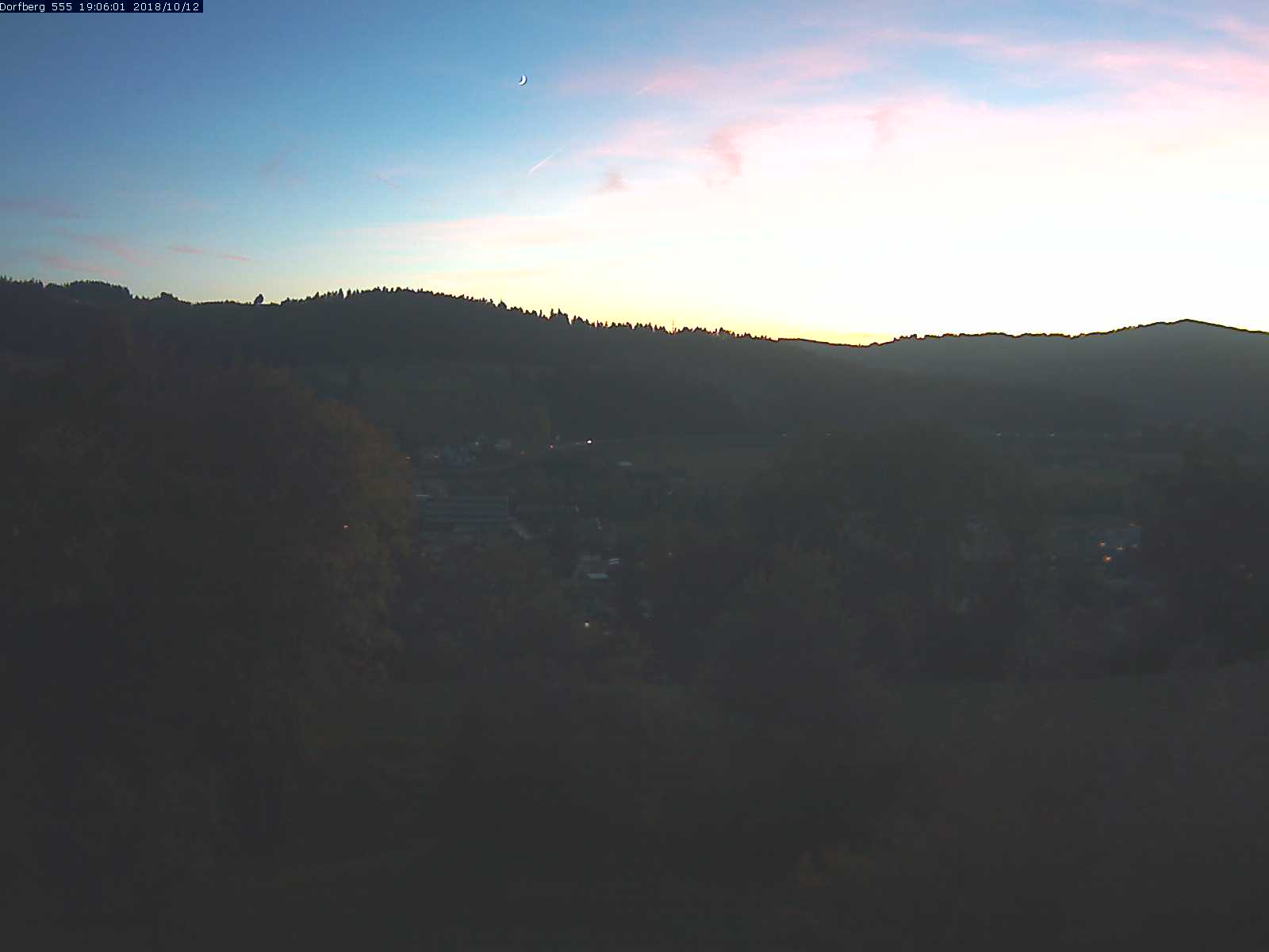 Webcam-Bild: Aussicht vom Dorfberg in Langnau 20181012-190601