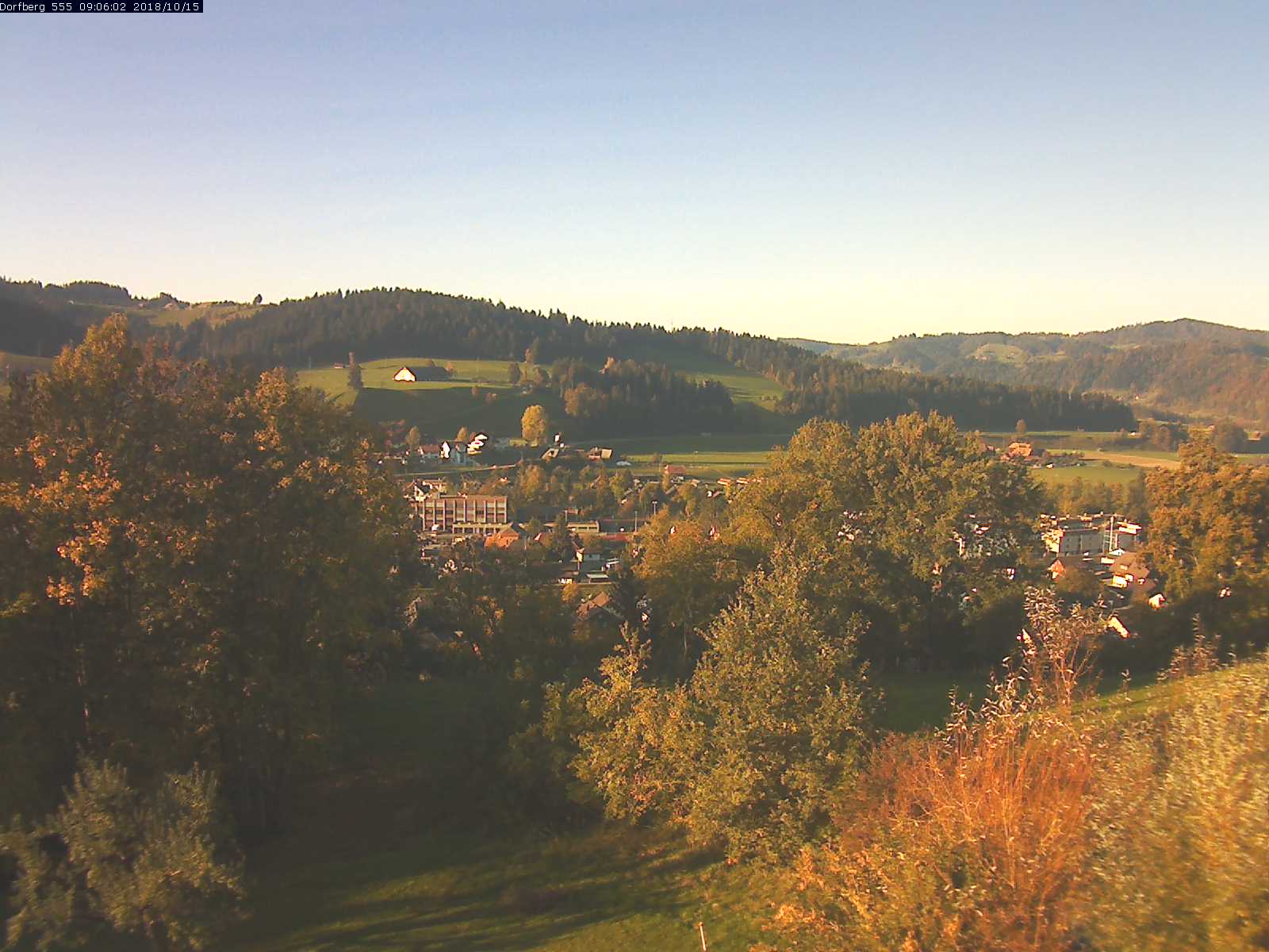 Webcam-Bild: Aussicht vom Dorfberg in Langnau 20181015-090601