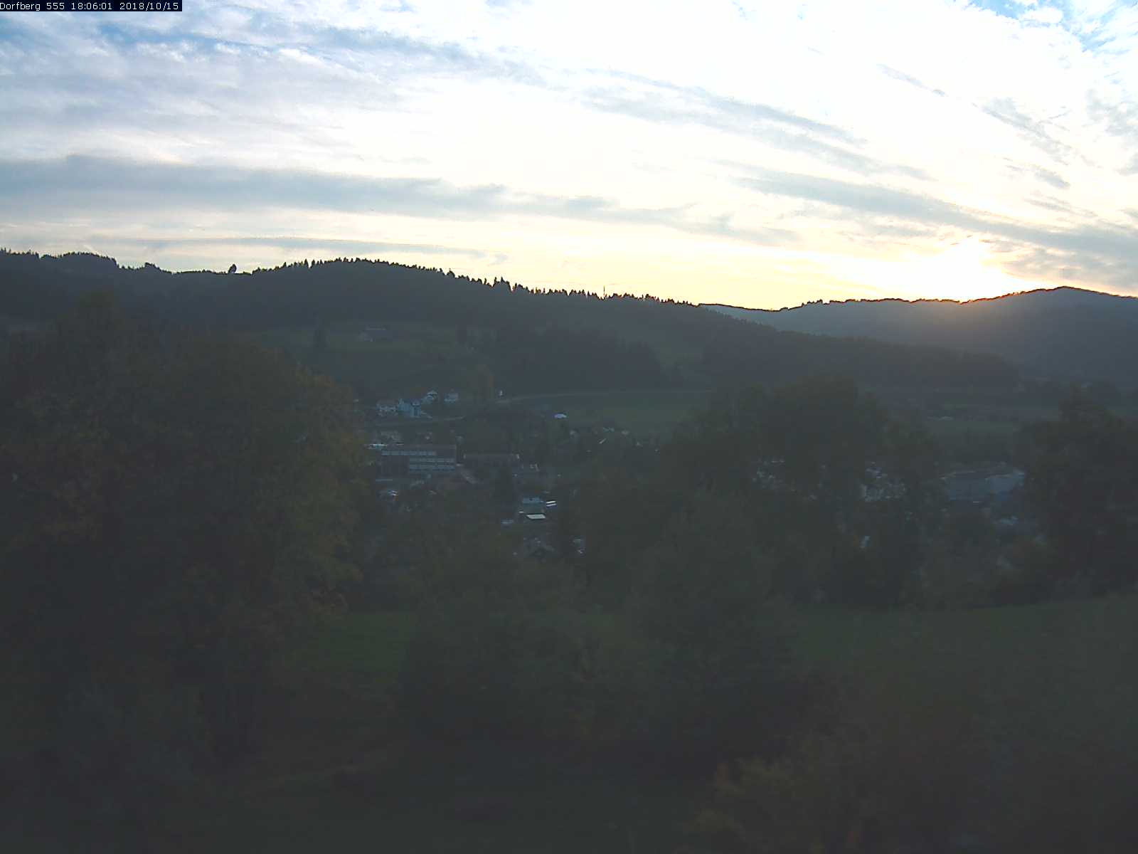 Webcam-Bild: Aussicht vom Dorfberg in Langnau 20181015-180601