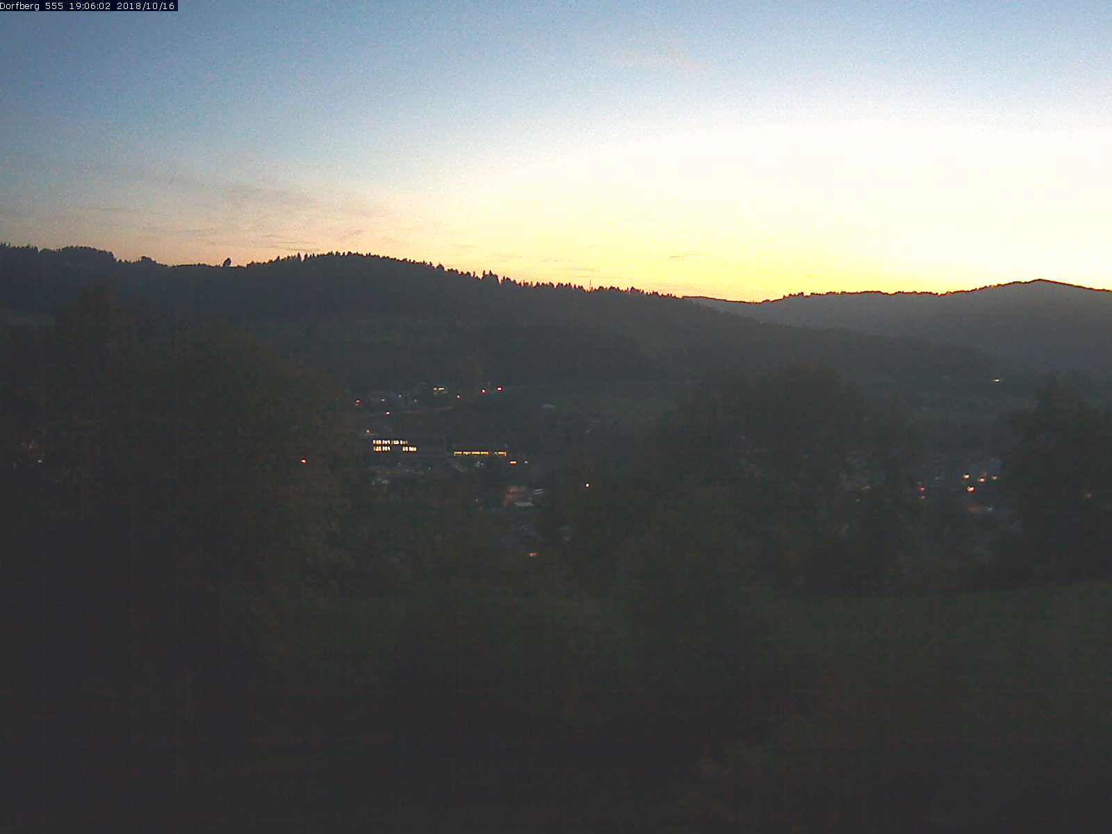 Webcam-Bild: Aussicht vom Dorfberg in Langnau 20181016-190601