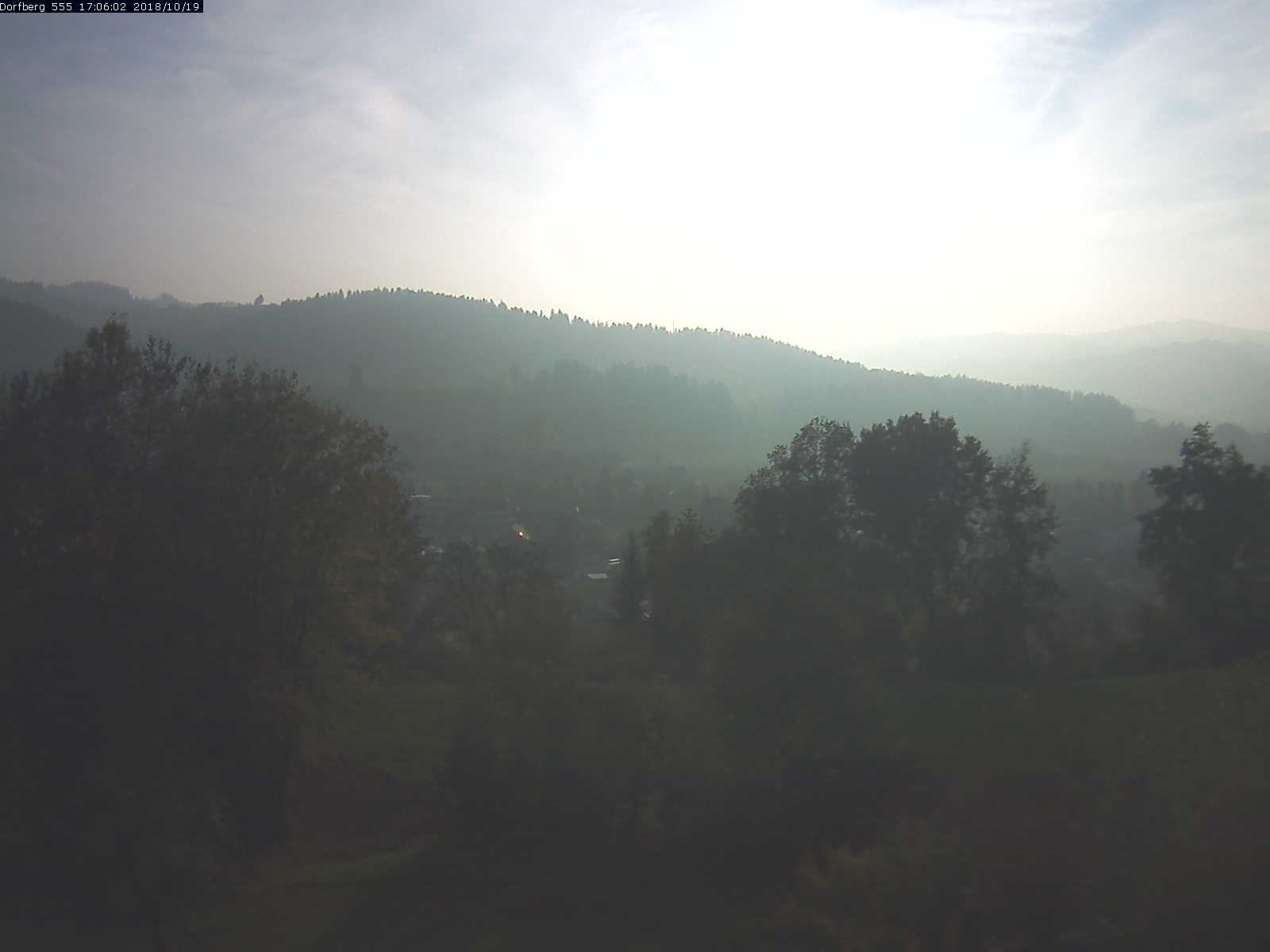 Webcam-Bild: Aussicht vom Dorfberg in Langnau 20181019-170601