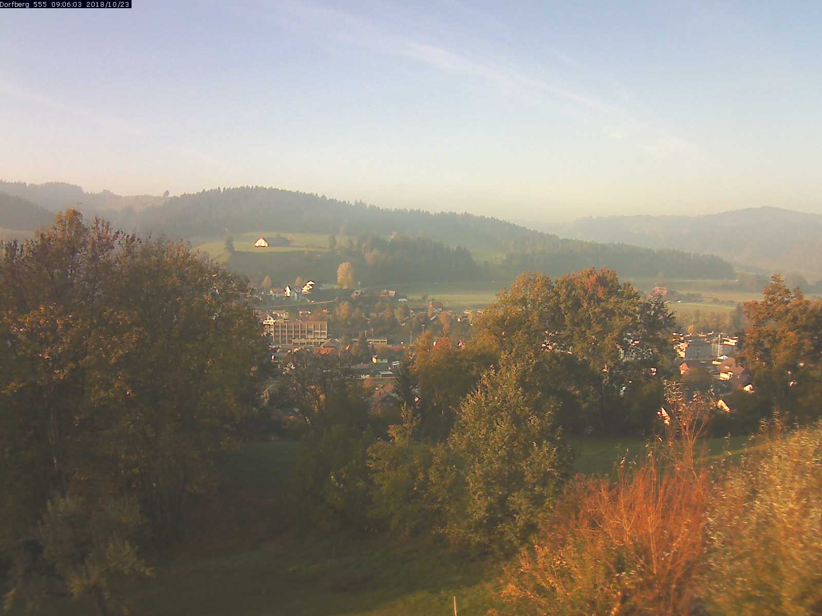 Webcam-Bild: Aussicht vom Dorfberg in Langnau 20181023-090601