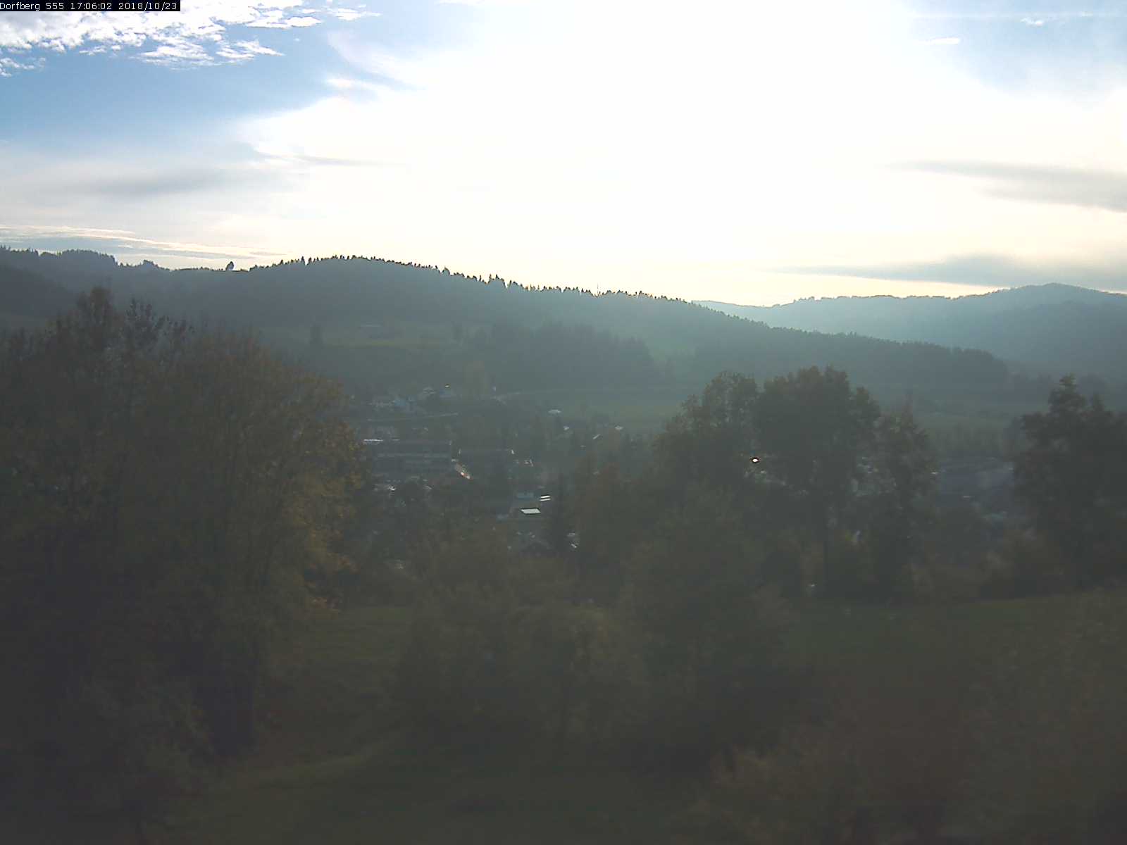 Webcam-Bild: Aussicht vom Dorfberg in Langnau 20181023-170601