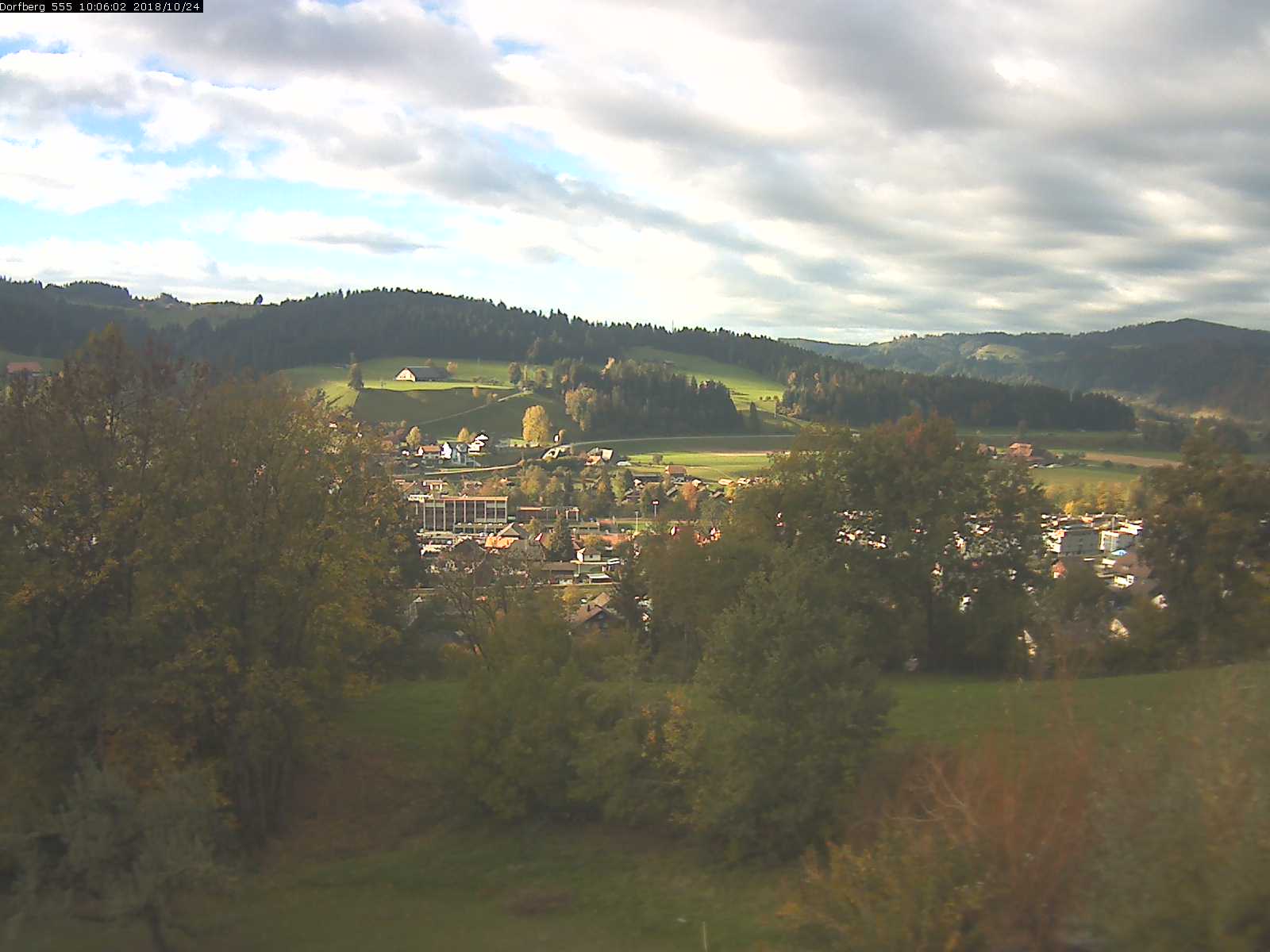 Webcam-Bild: Aussicht vom Dorfberg in Langnau 20181024-100601