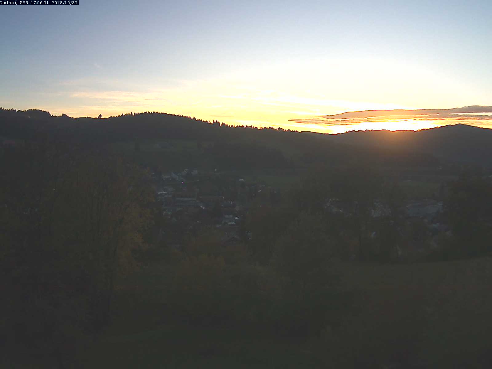Webcam-Bild: Aussicht vom Dorfberg in Langnau 20181030-170601