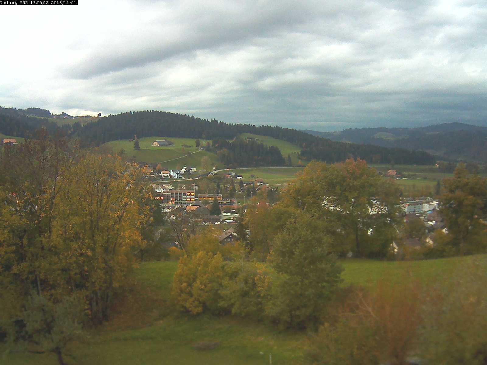 Webcam-Bild: Aussicht vom Dorfberg in Langnau 20181101-170601
